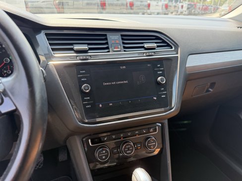 Used 2019 Volkswagen Tiguan SEL image 19