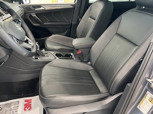 Used 2024 Volkswagen Tiguan SE R-Line image 9