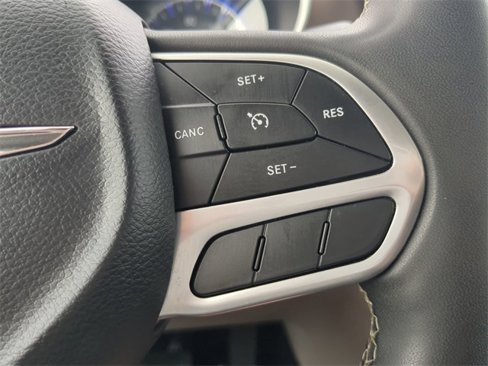 Used 2022 Chrysler Voyager LX image 24