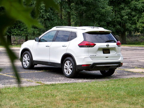 Used 2015 Nissan Rogue SV image 7