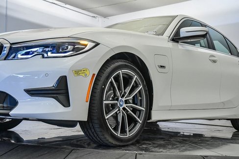 Certified 2022 BMW 330e w/ Premium Package image 9