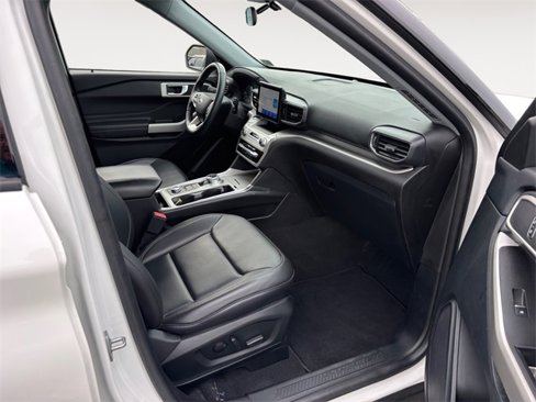 Used 2022 Ford Explorer XLT w/ Equipment Group 202A image 15