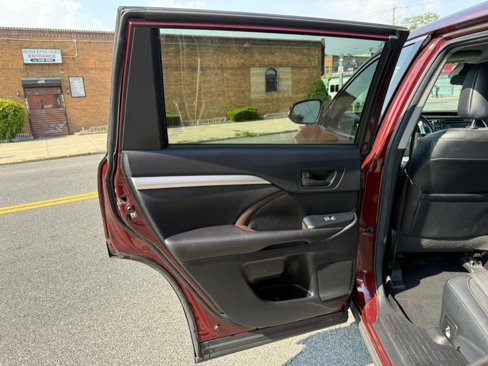 Used 2017 Toyota Highlander Plus image 21