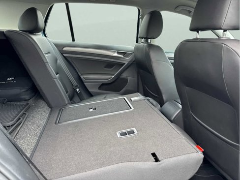 Used 2018 Volkswagen Golf SE image 42