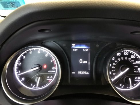 Certified 2020 Toyota Camry SE image 21