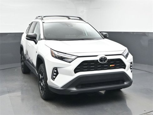 Used 2022 Toyota RAV4 XLE image 2
