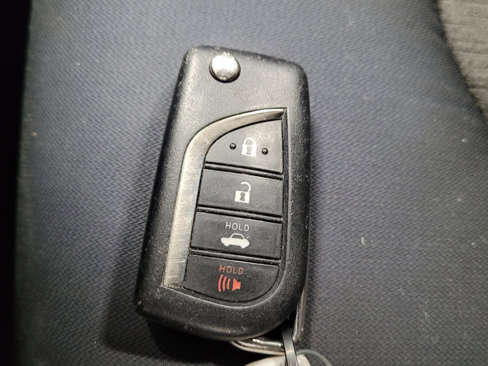 Used 2018 Toyota Camry LE image 32