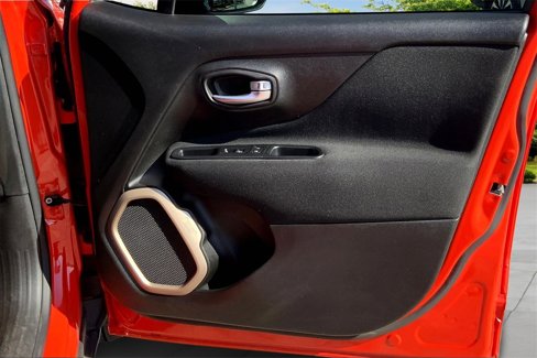 Used 2017 Jeep Renegade Latitude w/ Cold Weather Group image 26