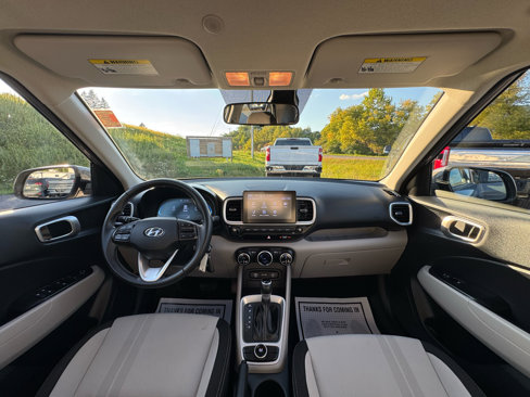 Used 2023 Hyundai Venue SEL image 30