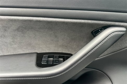 Used 2018 Tesla Model 3 Long Range image 10