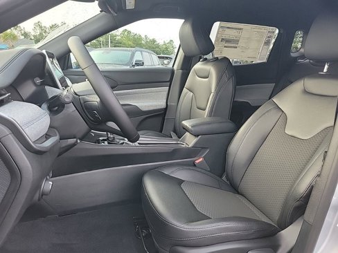 New 2025 Jeep Compass Latitude image 4