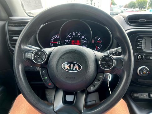 Used 2016 Kia Soul + image 11
