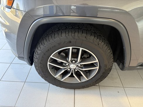 Used 2018 Jeep Grand Cherokee Limited image 8