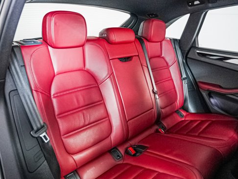 Certified 2024 Porsche Macan image 6