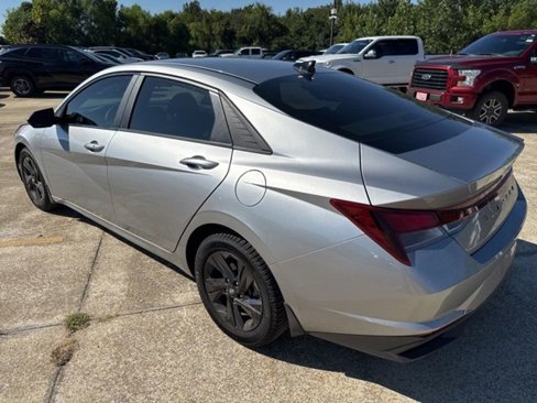 Used 2022 Hyundai Elantra SEL image 7