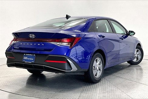 Certified 2025 Hyundai Elantra SE image 2