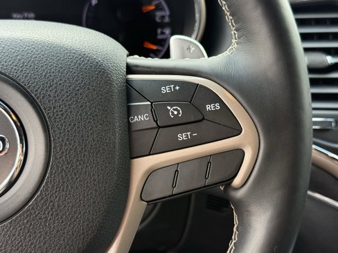 Used 2017 Jeep Grand Cherokee Limited image 17