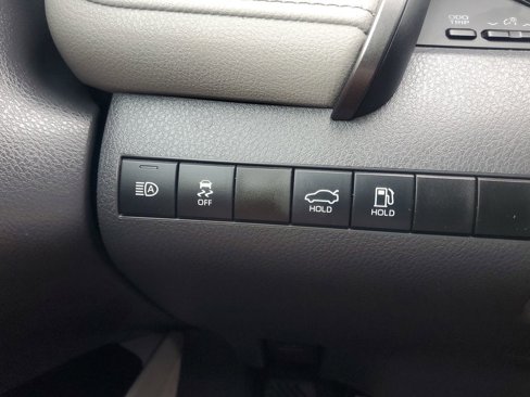 Used 2020 Toyota Camry L image 29