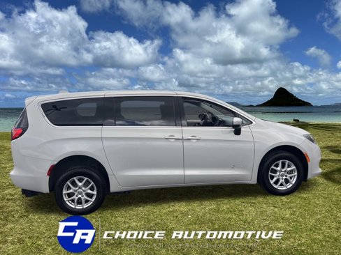 Used 2017 Chrysler Pacifica LX image 9