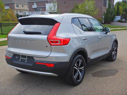 Used 2024 Volvo XC40 B5 Core image 9