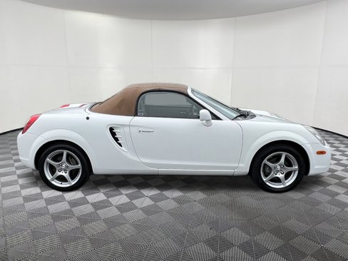 Used 2004 Toyota MR2 image 7