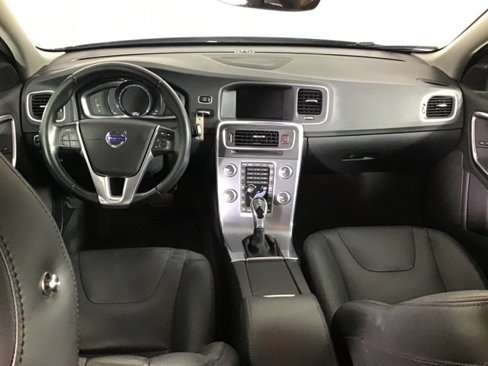 Used 2017 Volvo S60 T5 Inscription image 13
