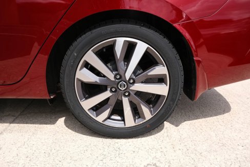 Used 2020 Nissan Versa SR image 14