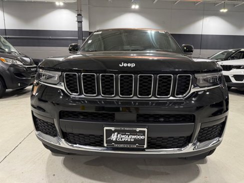 New 2025 Jeep Grand Cherokee L Laredo image 2