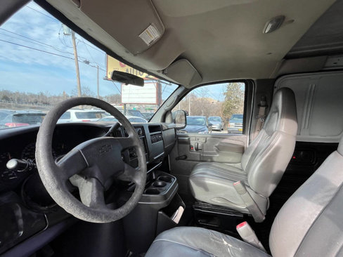 Used 2007 Chevrolet Express 2500 image 10