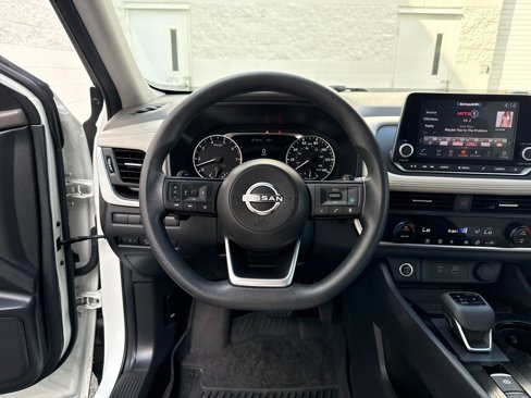 Used 2023 Nissan Rogue SV image 4