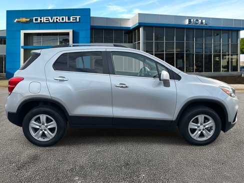 Used 2019 Chevrolet Trax LT w/ Driver Confidence Package image 4