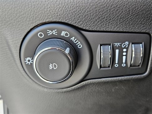 New 2025 Jeep Compass Latitude image 29