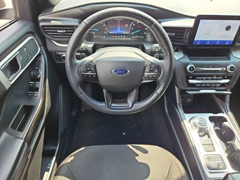 Used 2020 Ford Explorer XLT image 16