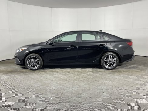 Used 2023 Kia Forte LXS image 3