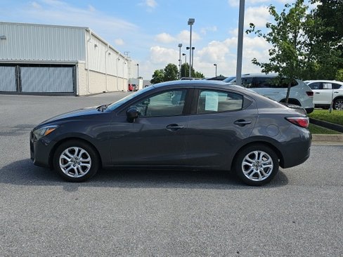 Used 2017 Toyota Yaris iA image 3