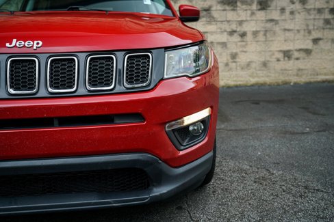 Used 2018 Jeep Compass Latitude image 3