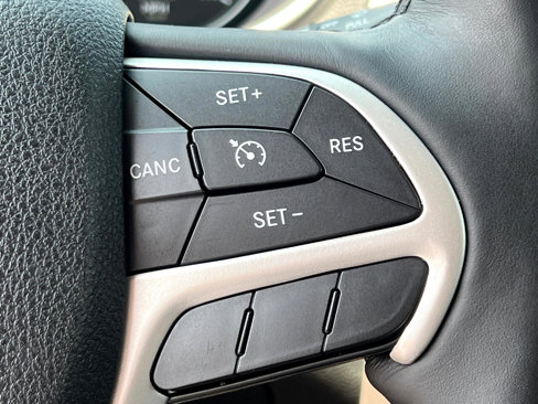 Used 2014 Jeep Cherokee Latitude w/ Cold Weather Group image 20
