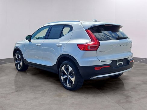 Used 2023 Volvo XC40 B5 Plus w/ Driver Assist Package image 6