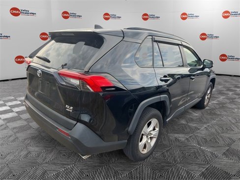 Used 2019 Toyota RAV4 XLE image 5