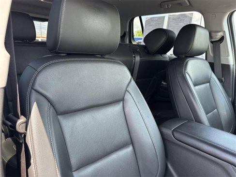 Used 2023 GMC Acadia SLT image 24
