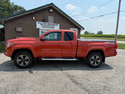 Used 2016 Toyota Tacoma TRD Sport w/ Towing Package image 1