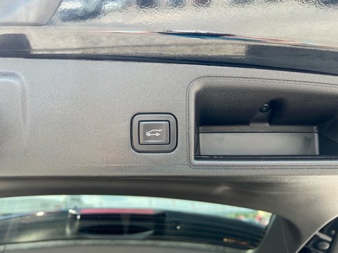 Certified 2024 GMC Terrain SLT image 14