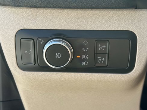 Used 2020 Ford Escape SEL image 25