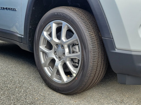 New 2024 Jeep Compass Latitude w/ Sun and Sound Group image 2