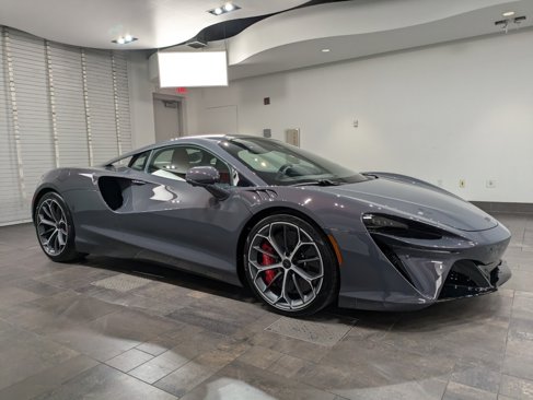 New 2025 McLaren Artura image 22