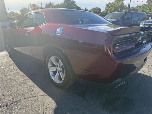 Used 2018 Dodge Challenger SXT image 5