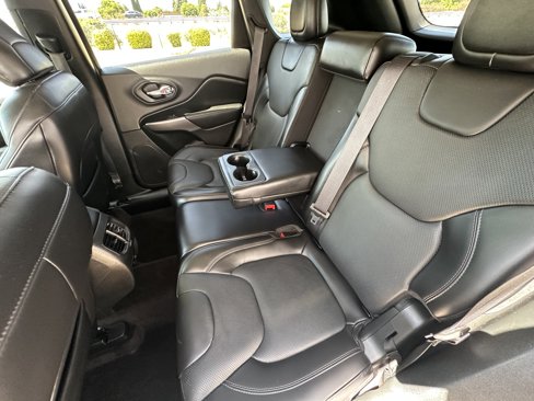 Used 2019 Jeep Cherokee Limited w/ Luxury Group image 33