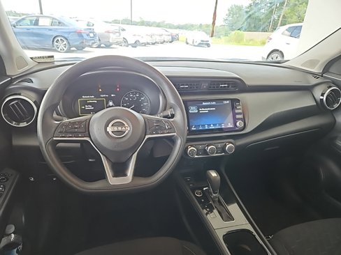 Used 2024 Nissan Kicks SV image 13