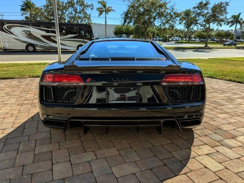 Used 2018 Audi R8 V10 w/ Premium Package image 4