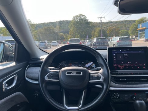 Used 2022 Jeep Compass Latitude w/ Convenience Group image 19